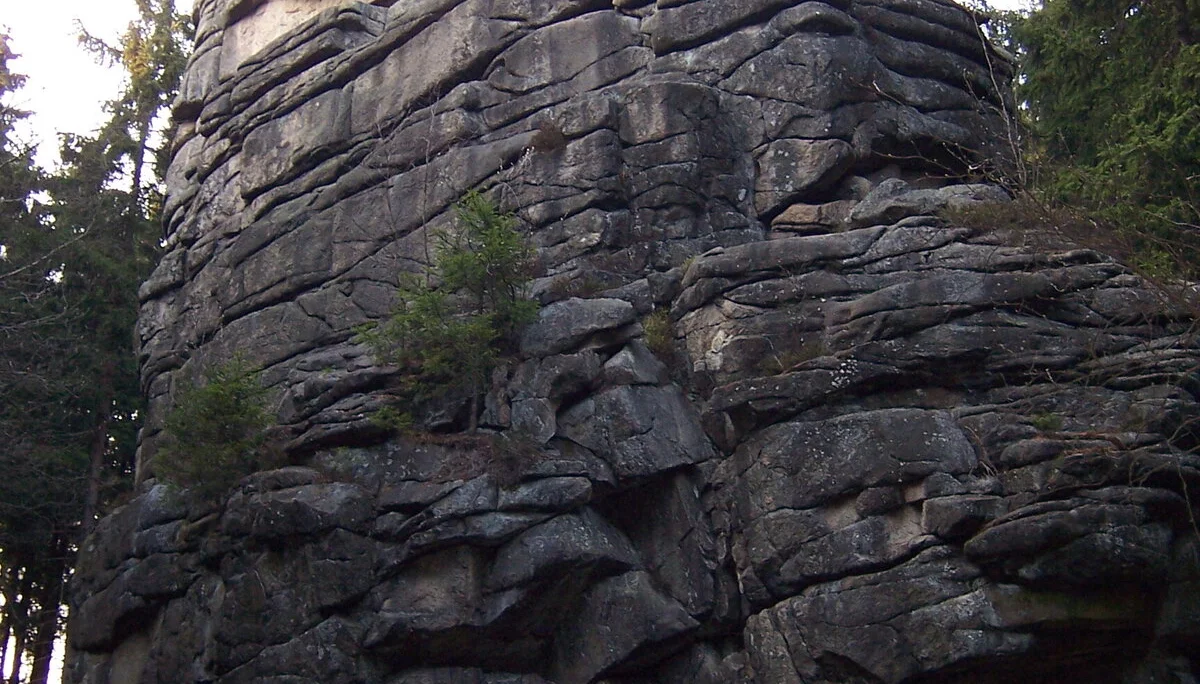 © <a href="https://commons.wikimedia.org/wiki/File:Feuersteinklippen.JPG">No machine-readable author provided. Kilaster~commonswiki assumed (based on copyright claims).No machine-readable author provided. Kilaster~commonswiki assumed (based on copyright claims).</a>, <a href="http://creativecommons.org/licenses/by-sa/3.0/">CC BY-SA 3.0</a>, via Wikimedia Commons