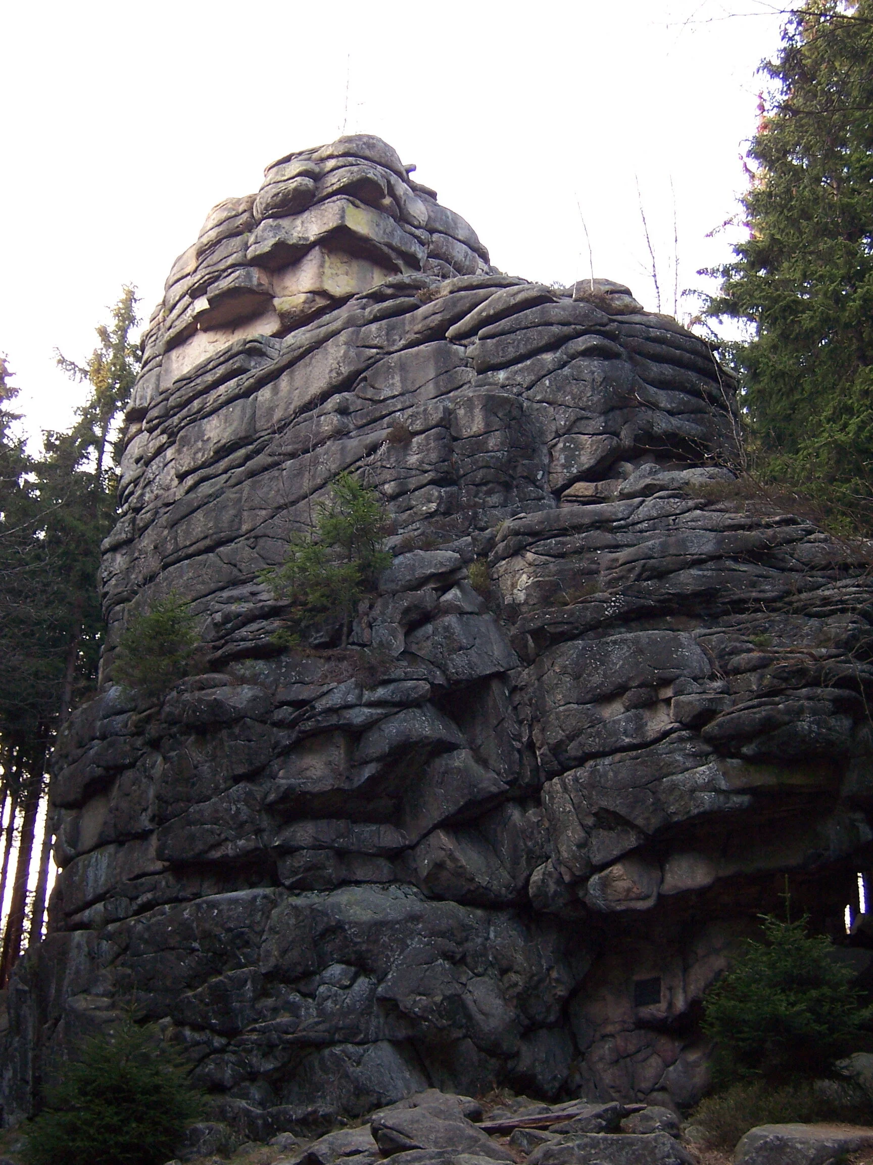 © <a href="https://commons.wikimedia.org/wiki/File:Feuersteinklippen.JPG">No machine-readable author provided. Kilaster~commonswiki assumed (based on copyright claims).No machine-readable author provided. Kilaster~commonswiki assumed (based on copyright claims).</a>, <a href="http://creativecommons.org/licenses/by-sa/3.0/">CC BY-SA 3.0</a>, via Wikimedia Commons